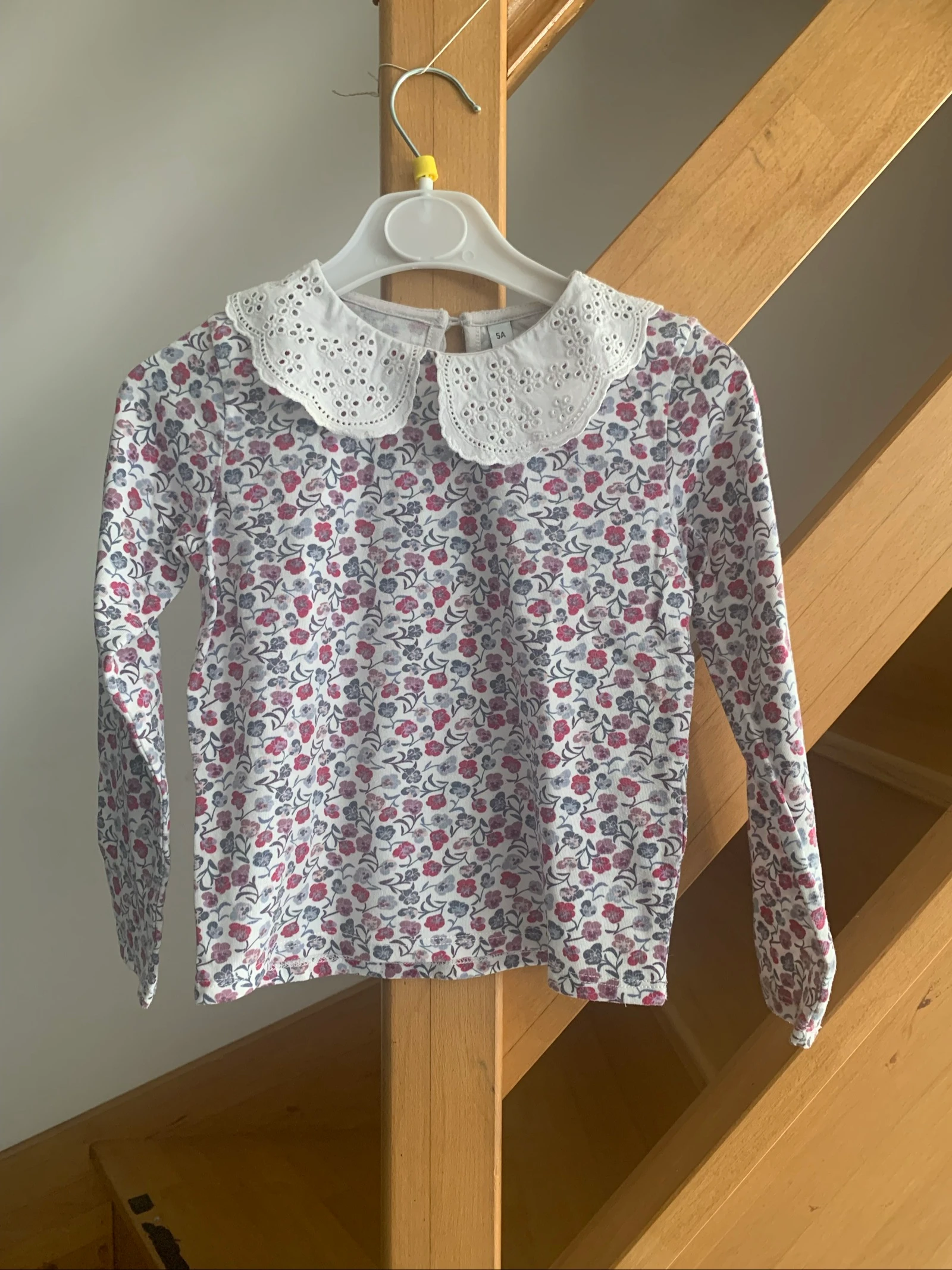 T-shirt fille manches longues – Taille 5 ans – Très bon état 